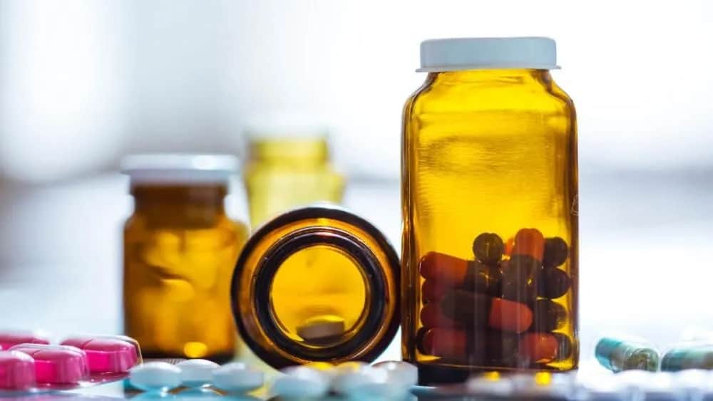 Czy można przewozić suplementy samolotem? Zasady, które musisz znać