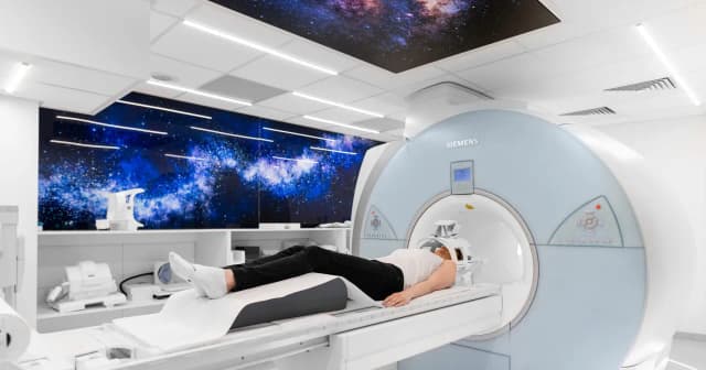 Czy chirurg może wystawić skierowanie na rezonans magnetyczny? Oto prawda