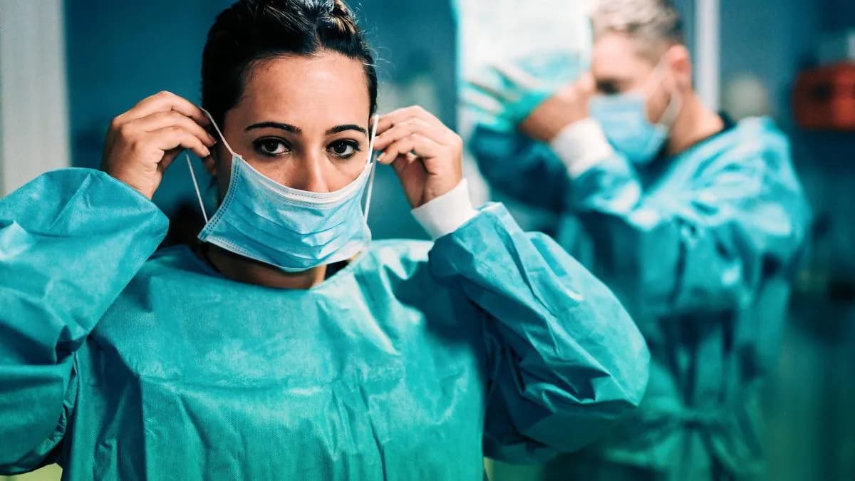 Ile zarabia chirurg w szpitalu? Zaskakujące różnice w pensjach